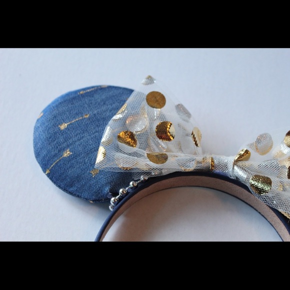 Minnie Mouse eats - Picture 6 of 10